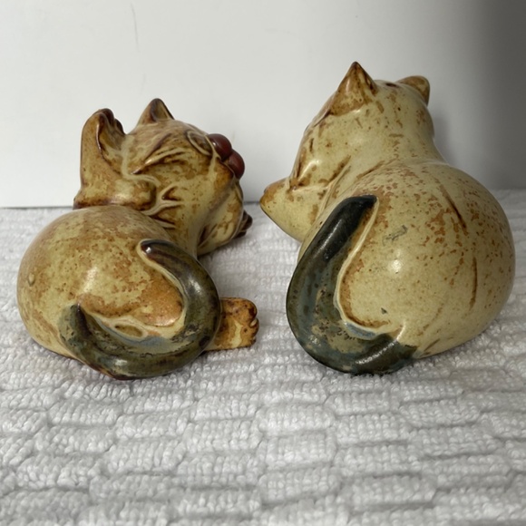 Vintage Redware Pottery - Playful Kittens - Salt and Pepper Shakers - Picture 4 of 16